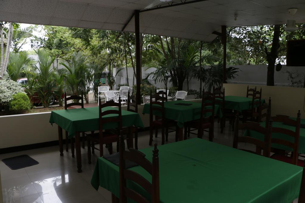 French Garden Tourist Rest Hotel Анурадхапура Екстериор снимка