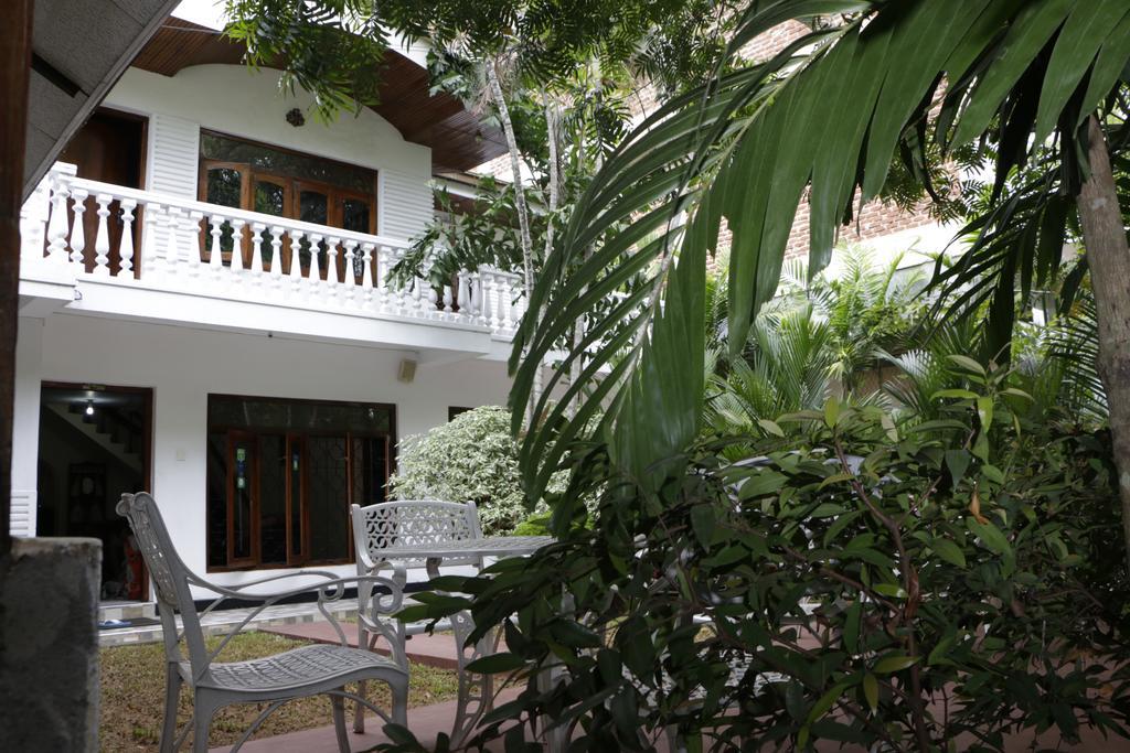 French Garden Tourist Rest Hotel Анурадхапура Екстериор снимка